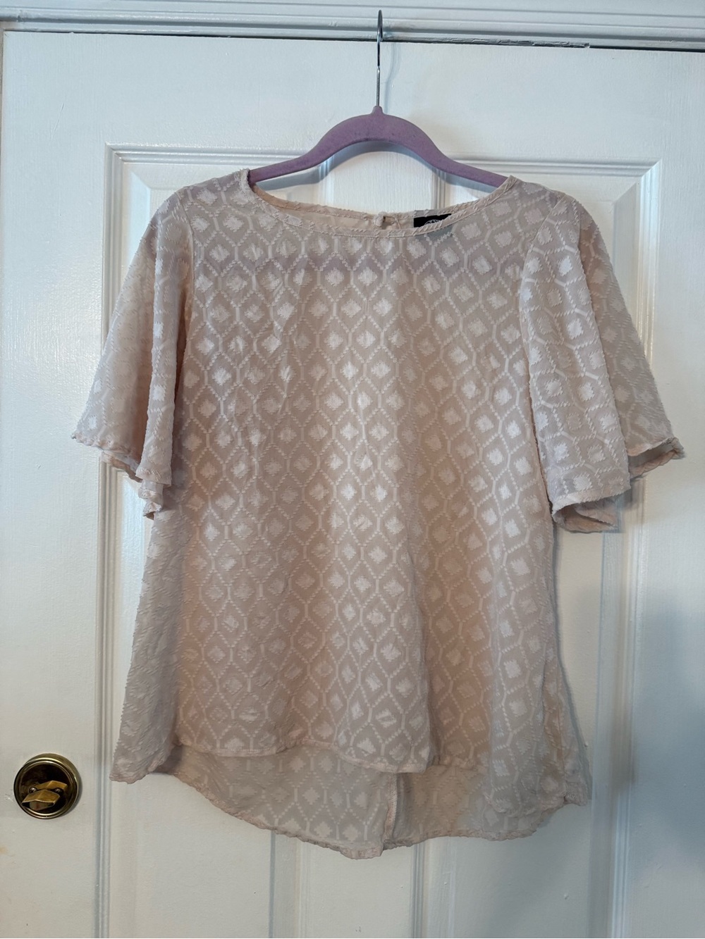 bobeau Cream Textured Flutter Sleeve Blouse